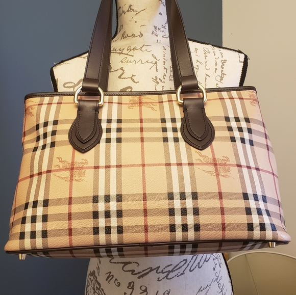Burberry Handbags - Burberry PVC leather shoulder bag. 100% authentic